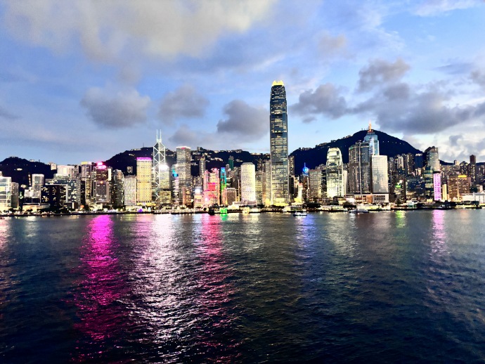 东方明珠传奇，香港的美丽与魅力